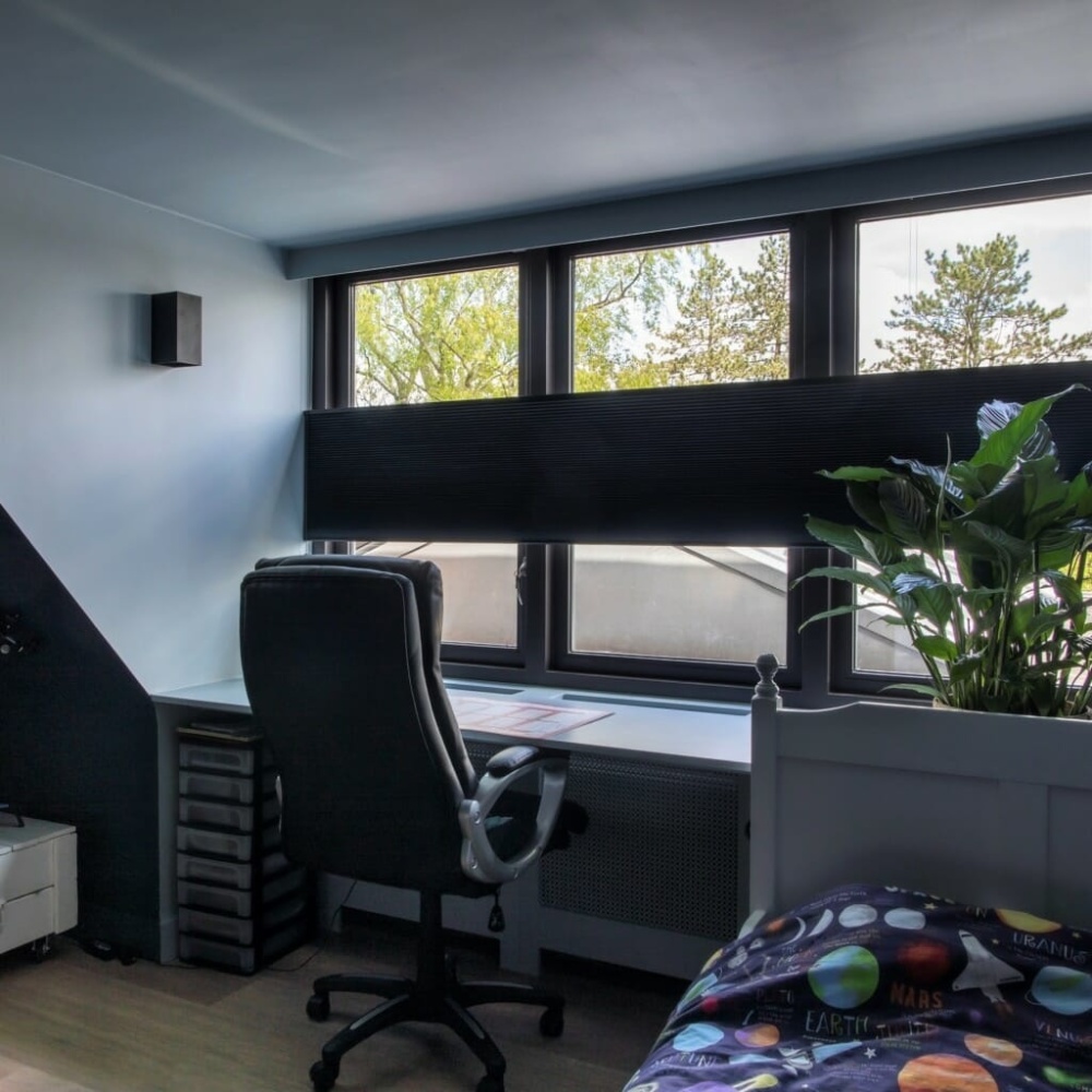 Zonnelux raamdecoratie in de slaapkamer